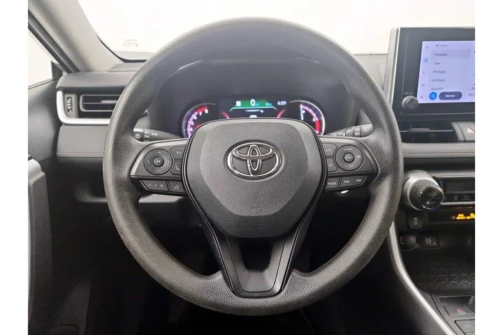 $29998 : Toyota RAV4 2023 AWD XLE 4dr image 10