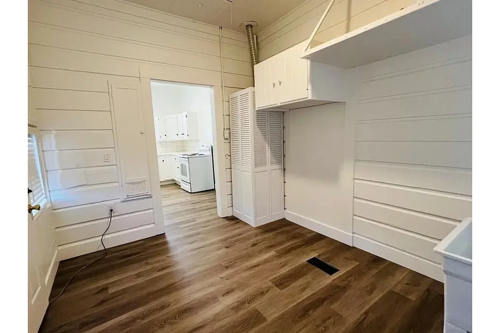 $1100 : TWO BEDROOM MOVE IN RENTAL!. image 4