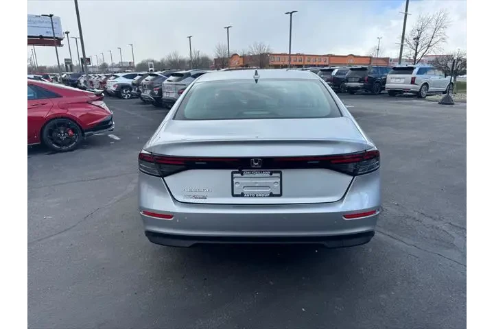 $25990 : Honda Accord 2024 LX 4dr Sed image 6