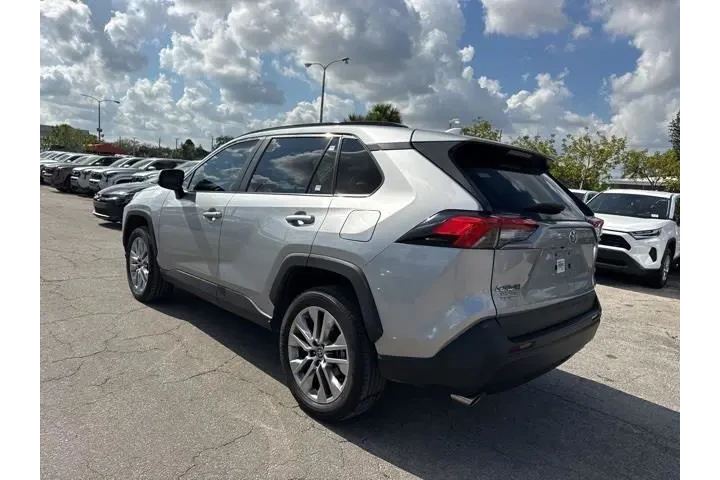 $24988 : Toyota RAV4 2022 XLE Premium image 5