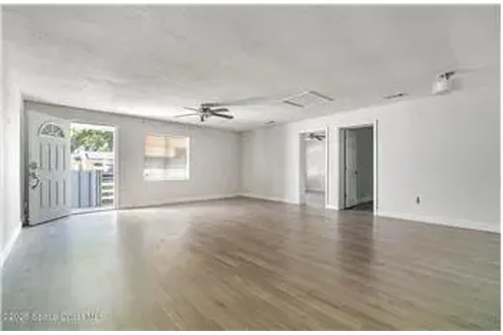 $1050 : Rental property with 2 bedro image 4