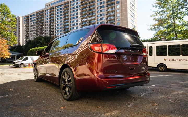 $13550 : 2018 CHRYSLER PACIFICA image 6