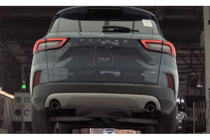$27990 : Ford Escape Plug-In Hybrid 2 image 7