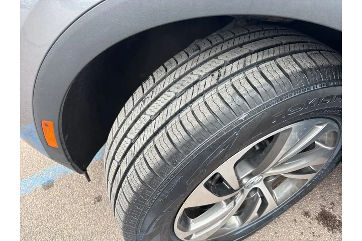 $25499 : 2022 Envision Essence image 10