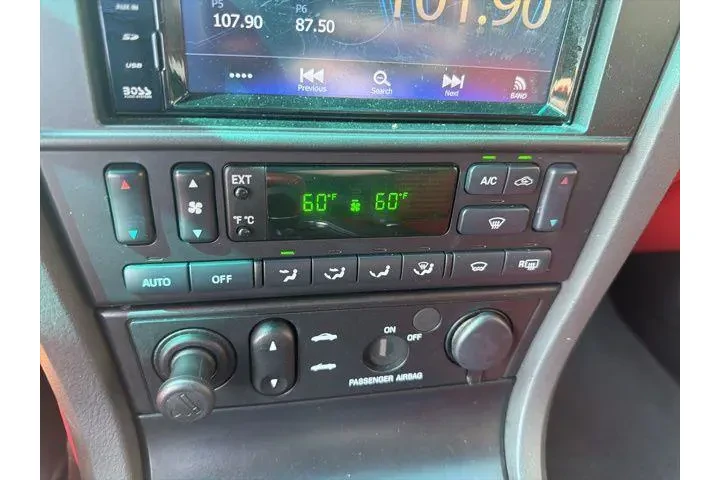 $18992 : Ford Thunderbird 2002 Deluxe image 8