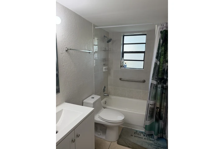 $950 : Habitación en Fountanbleau Blv image 5