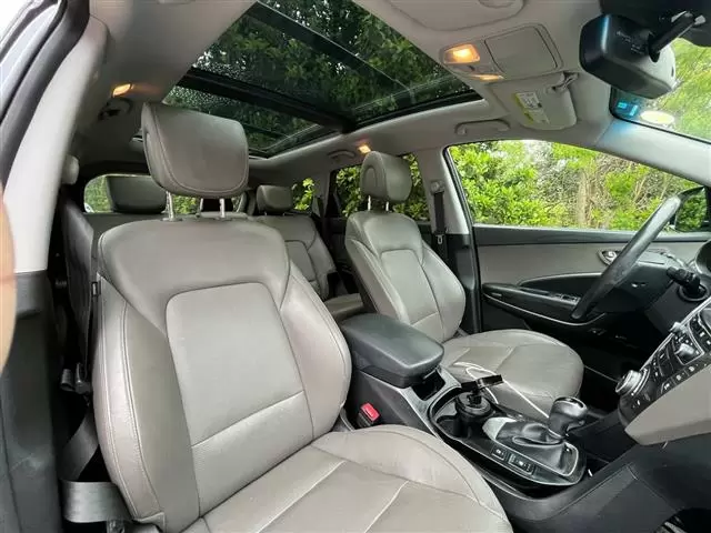 $8900 : 2017 Hyundai Santa Fe Limited image 5