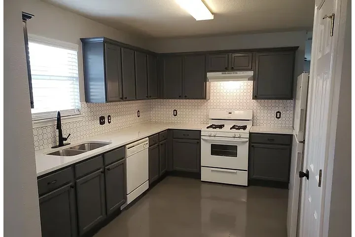 $1350 : SINGLE FAMILY HOME FOR RENT image 6