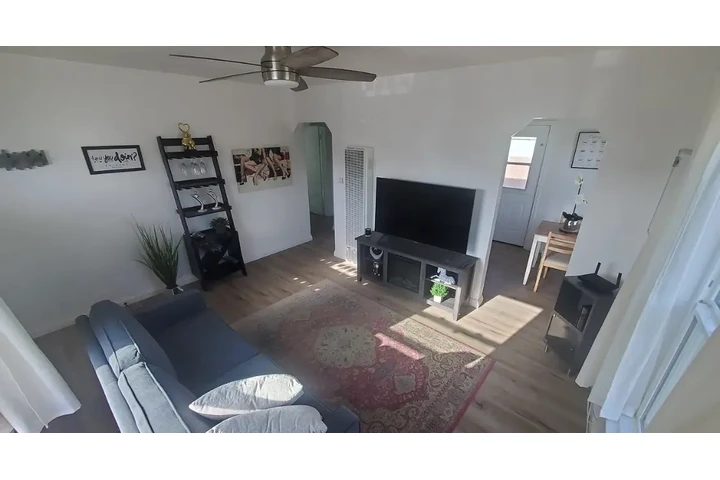 $1350 : cozy home image 9