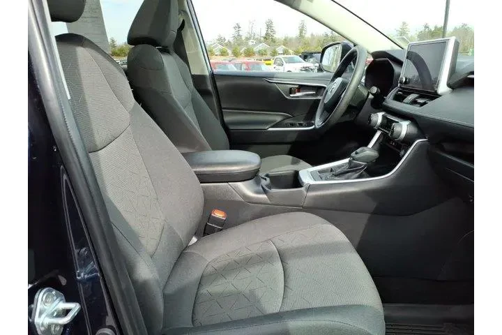 $34134 : Toyota RAV4 2024 AWD XLE 4dr image 5