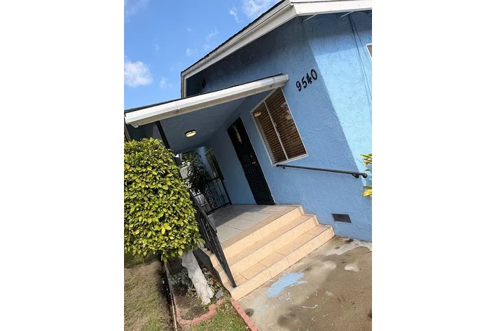 $2000 : 🚨San Miguel Ave, South Gate🚨 image 2