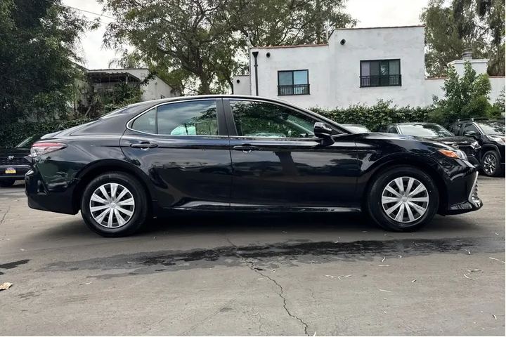$24599 : Toyota Camry Hybrid 2022 LE image 3