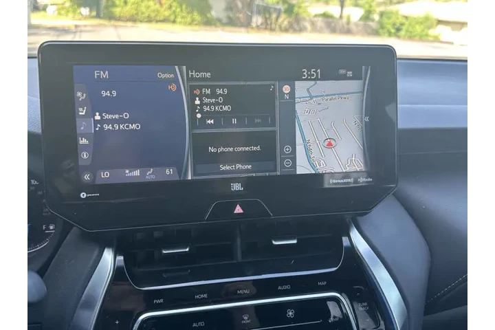 $24999 : 2021 Venza XLE image 6