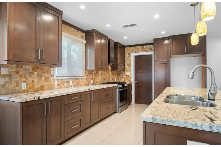 $2500 : 3Bed/2Bath in Huntington Park image 3