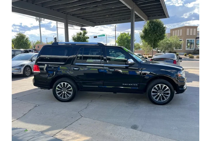 2017 Navigator Select 4WD image 4