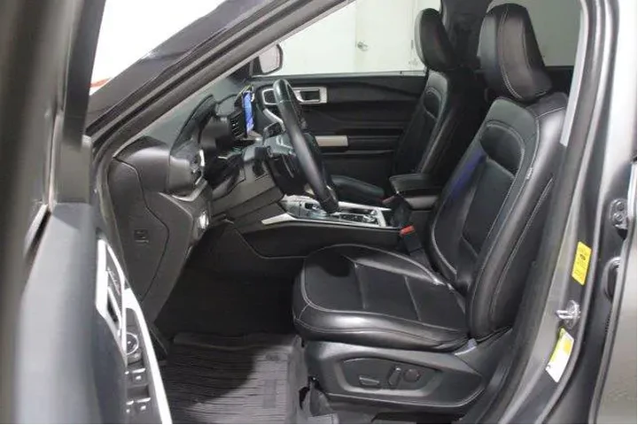 $26682 : Ford Explorer 2021 AWD XLT 4 image 4