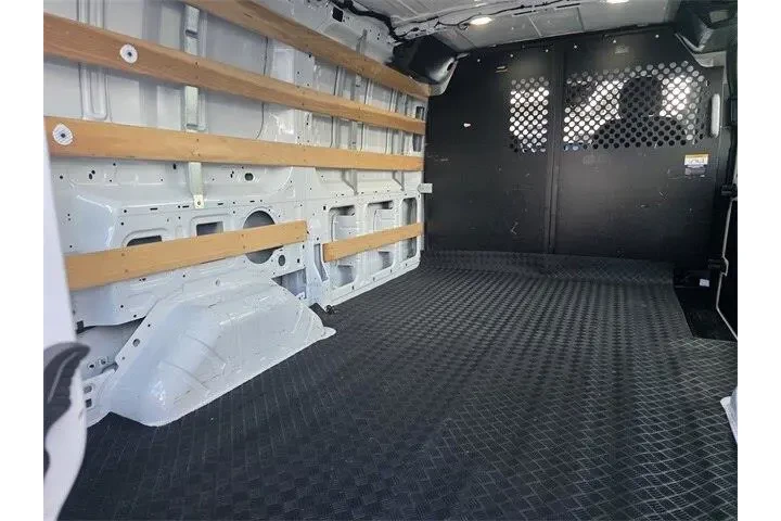 $32227 : Ford Transit 2024 250 3dr SW image 10