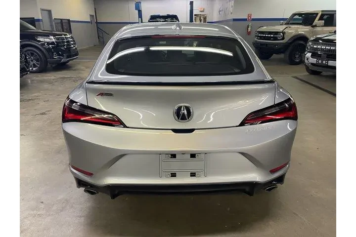 Acura Integra 2024 4dr Liftb image 6