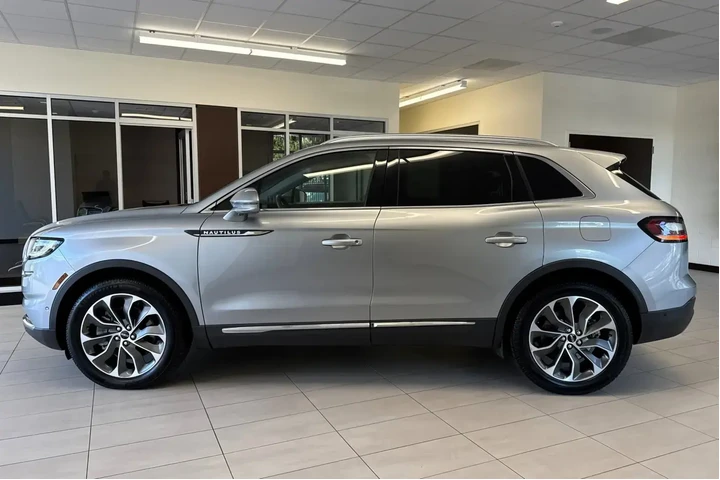 $35806 : Lincoln Nautilus 2023 AWD Re image 7