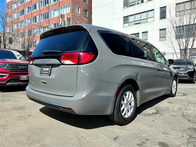$24500 : 2020 Pacifica TOURING image 8