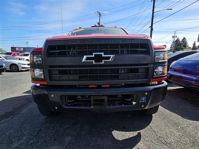 $36995 : 2019 Silverado Medium Duty image 2