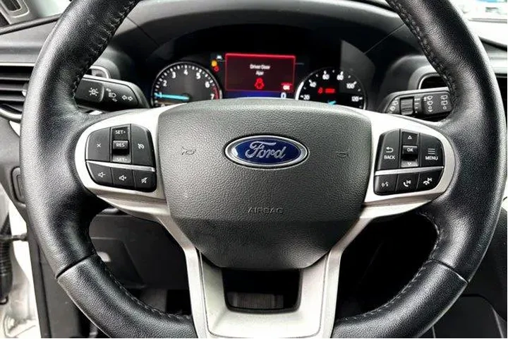 $28477 : Ford Explorer 2022 AWD XLT 4 image 9