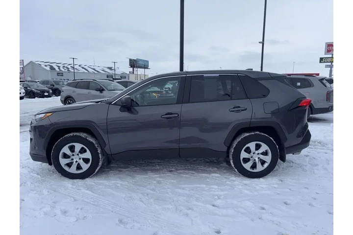 $29998 : 2023 RAV4 LE image 8