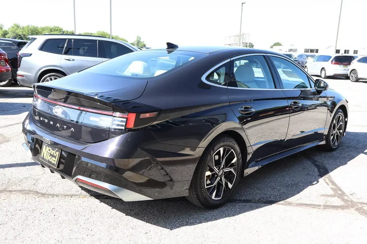 $23187 : 2025 Sonata SEL FWD image 4