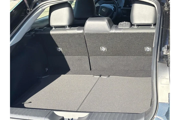 $29980 : Toyota Prius 2025 LE 4dr Hat image 9