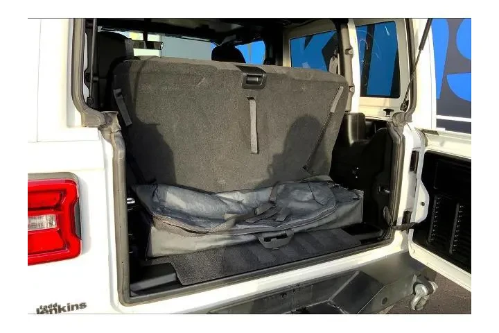 Jeep Wrangler 2019 4x4 Rubic image 10