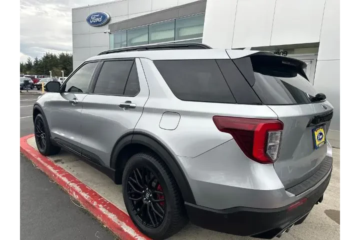 $31876 : Ford Explorer 2020 AWD ST 4d image 2