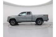 $31998 : Toyota Tacoma 2022 4x2 TRD S thumbnail