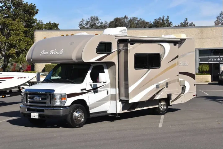 $36999 : 2015 Thor Motor Coach Four Wi image 10