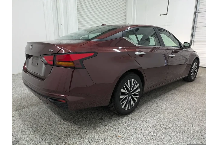 $21897 : Nissan Altima 2024 2.5 SV 4d image 4