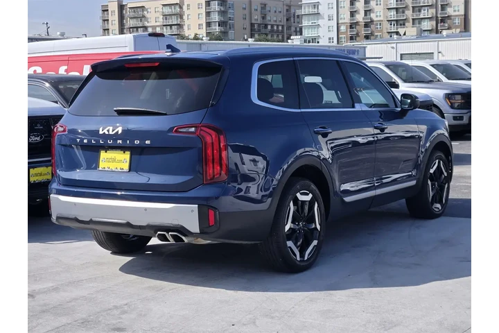 $31991 : Kia Telluride 2023 S 4dr SUV image 7
