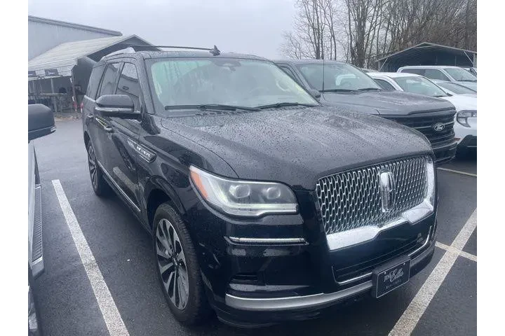$39992 : Lincoln Navigator 2022 4x4 R image 2