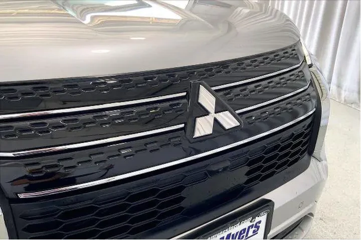 $22911 : Mitsubishi Outlander 2023 SE image 7