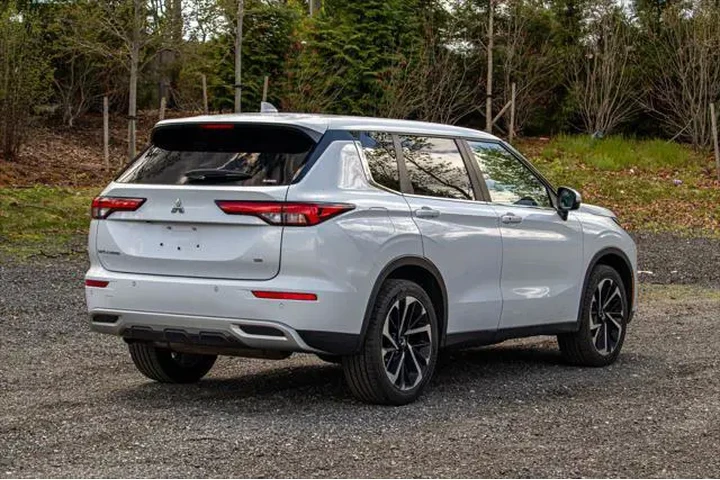 $21195 : Mitsubishi Outlander 2024 AW image 8