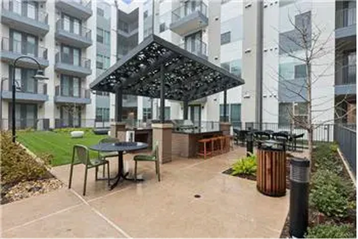 $1833 : Rental property with 1 bedro image 9