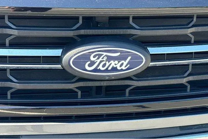 $37879 : Ford F-150 2024 4x4 XLT 4dr image 7
