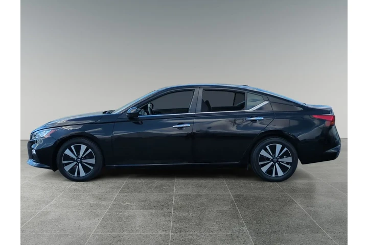 $24398 : Nissan Altima 2022 2.5 SV 4d image 2