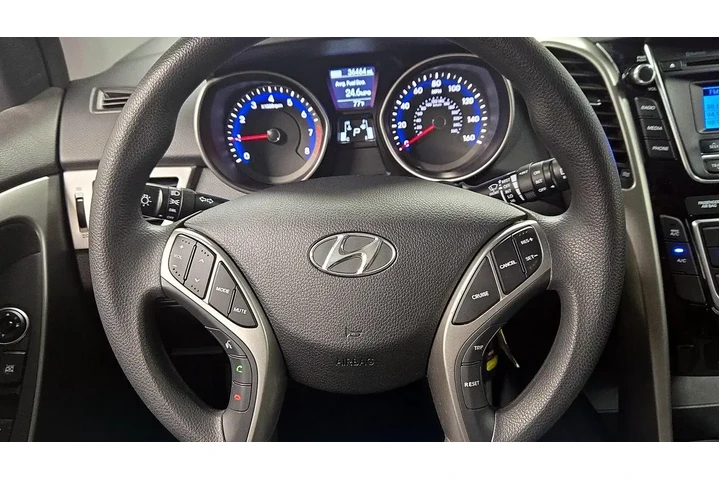 $14998 : Hyundai ELANTRA GT 2017 4dr image 10