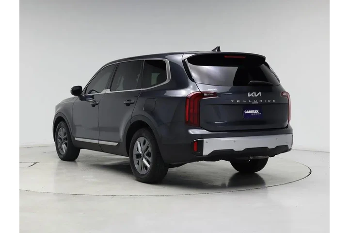 $30998 : Kia Telluride 2024 LX 4dr SU image 2