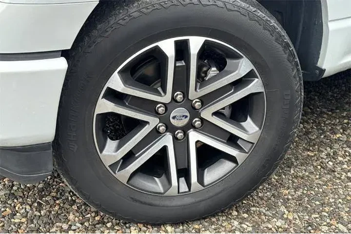 $37412 : Ford F-150 2023 4x4 XLT 4dr image 8