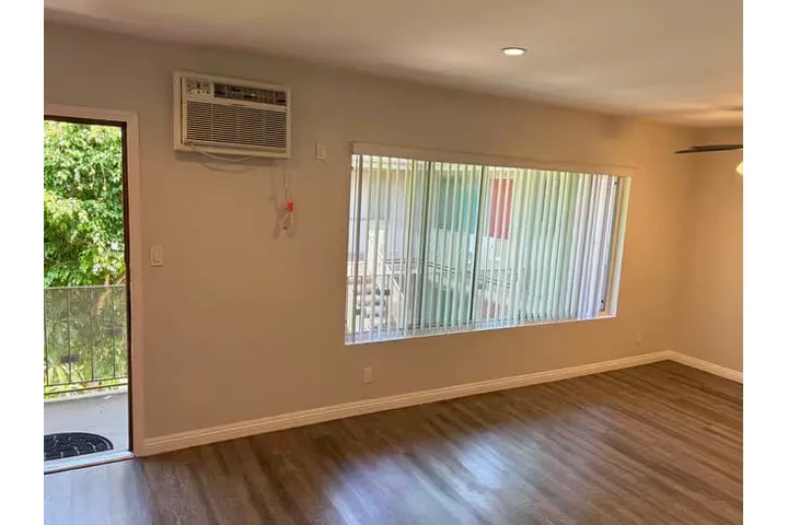 $1100 : Moderno Apto en Los Ángeles image 6