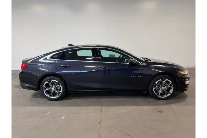 $16425 : Chevrolet Malibu 2023 LT 4dr image 2