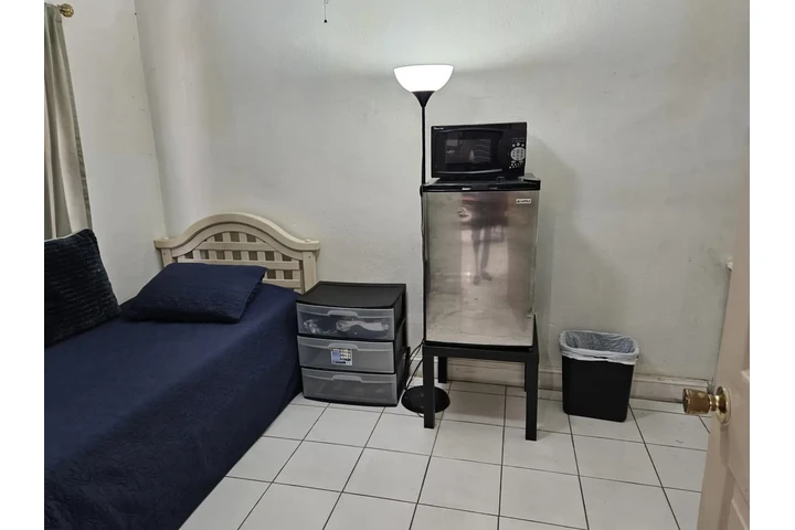 $800 : CUARTO TODO INCLUIDO KENDALL image 1