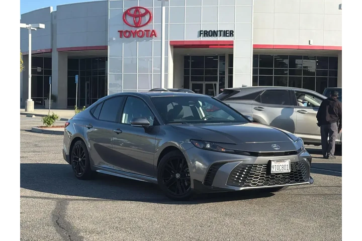 $32980 : Toyota Camry 2025 SE 4dr Sed image 1
