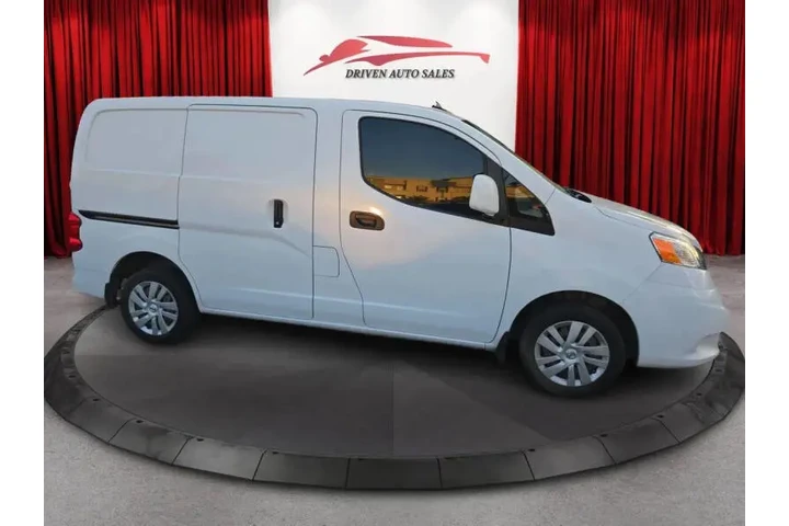 $16999 : 2015 NV200 image 5