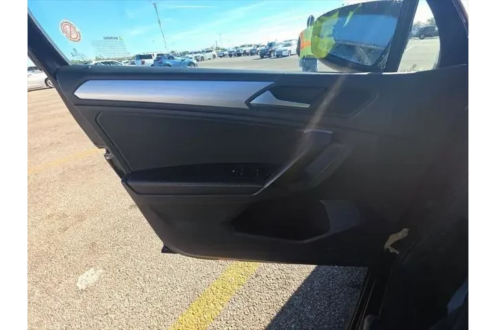 $21713 : Volkswagen Tiguan 2024 S 4dr image 9